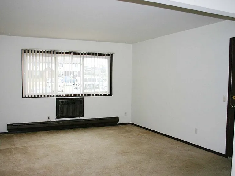 212-214 Sunset Ln — Photo 4