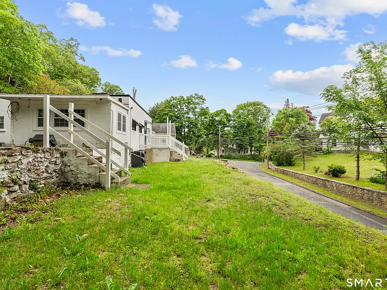 399 Hawthorne Ave — Photo 8