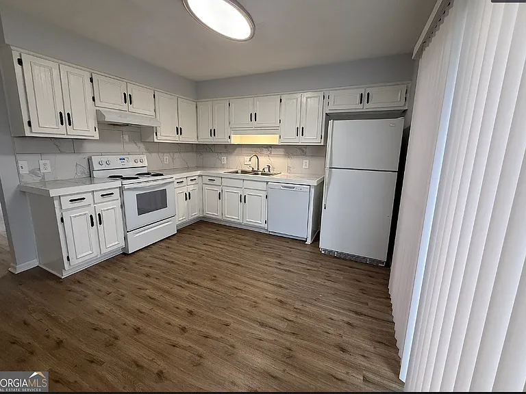 104 Peachtree Ct #A — Photo 3
