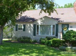 742 S Manitou Ave, Clawson, MI 48017