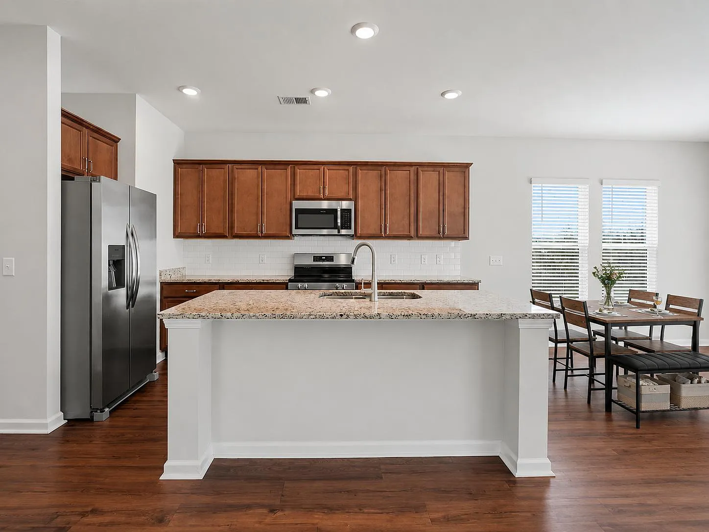 4 bed, 2.5 bath, 2172 sqft, $1,590 — Photo 4