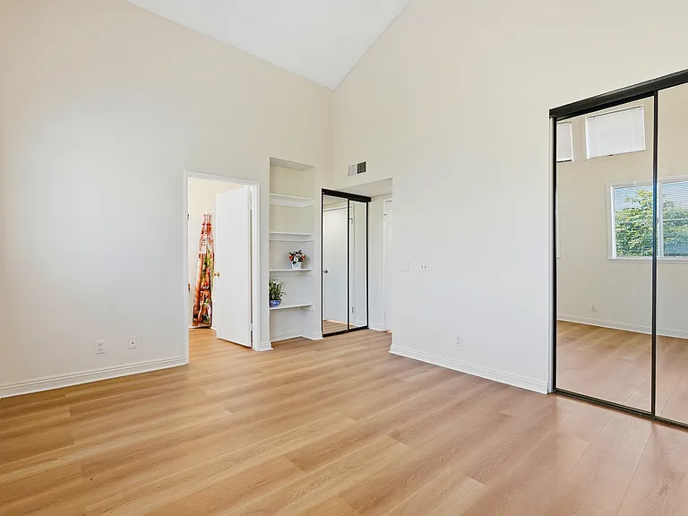 13901 Olive View Ln — Photo 27