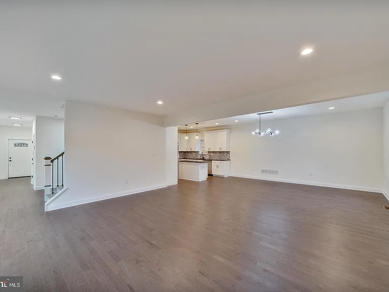 274 Oak Ave — Photo 13