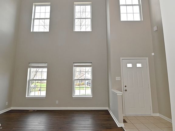 4th image of 18690 Round Lake Rd