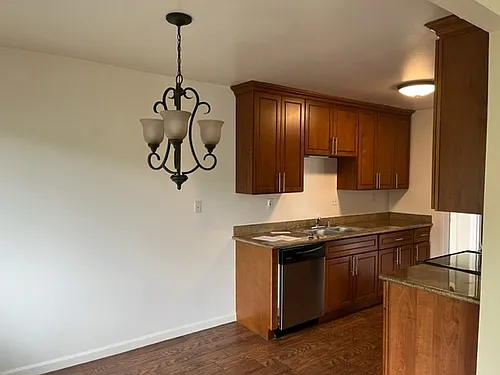2031 Ascot Dr #4 Photo 1