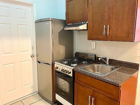 2nd image of 610 W 204th St Floor 5