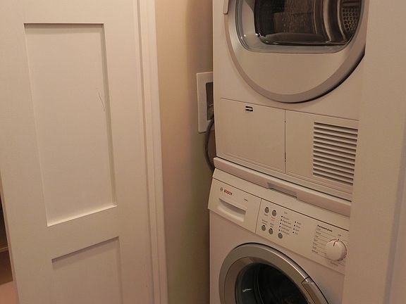 4th image of 310 Greenwich St APT 23B