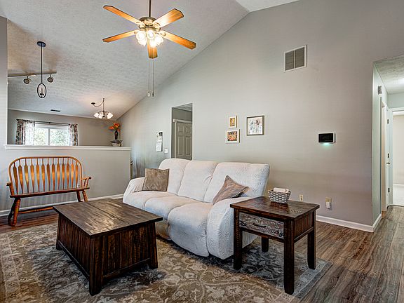 5th image of 8434 Country Meadows Dr
