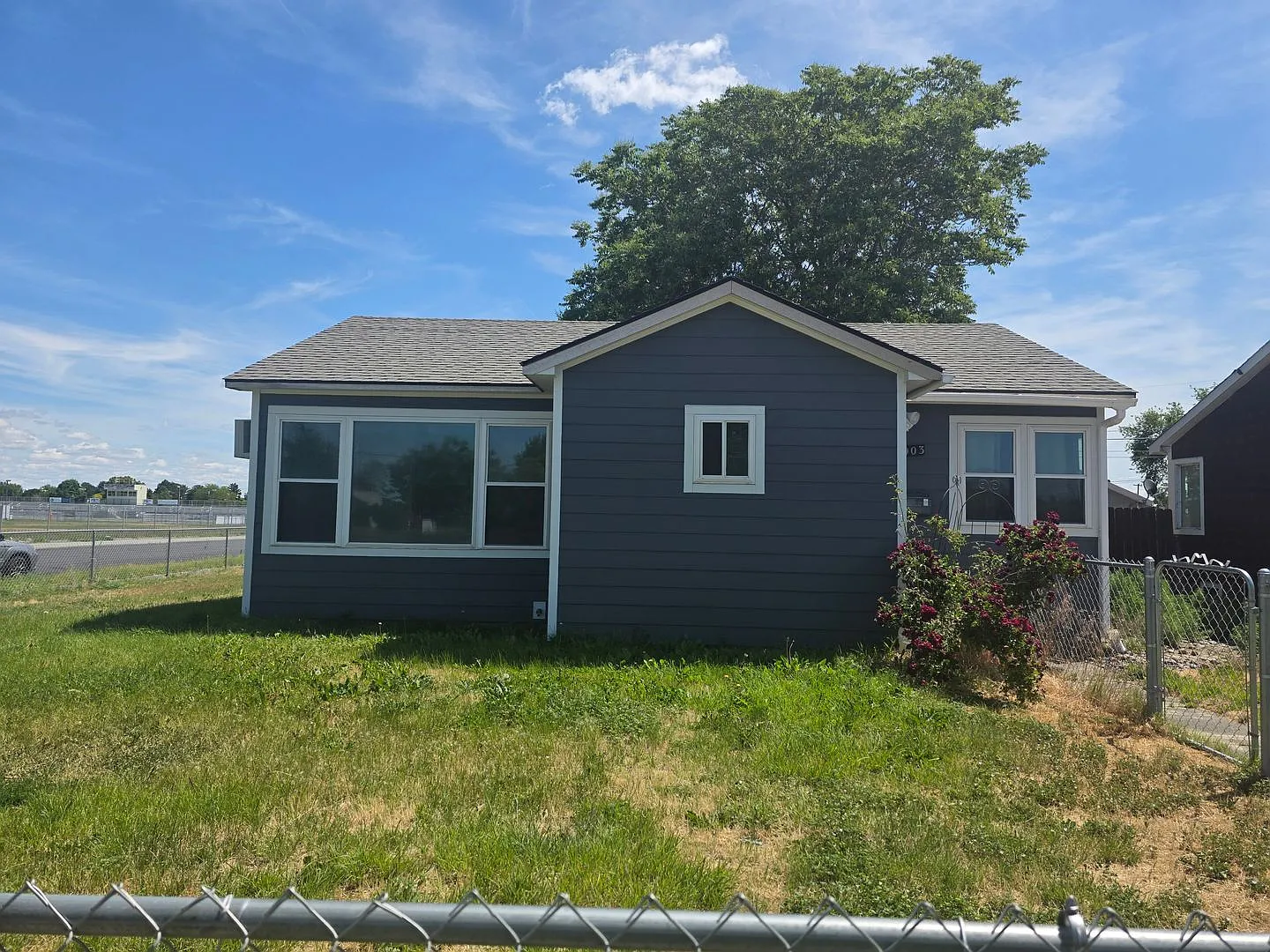 2 bedroom 1 bath house with Detached garage centrally located in Moses Lake — Photo 2
