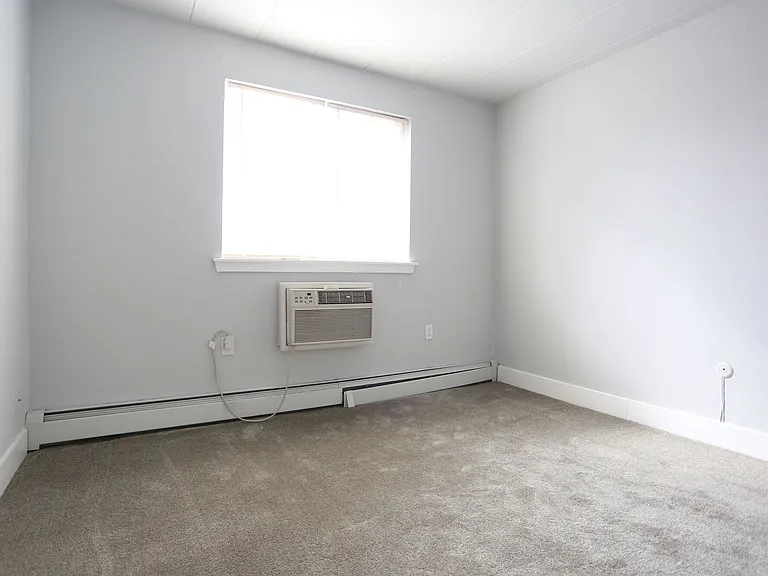 Leverington Court Apartments — Photo 8