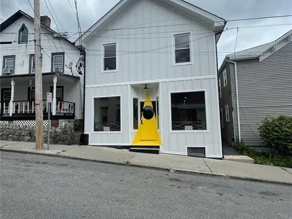 8 Schneider Ave, Highland Falls, NY 10928