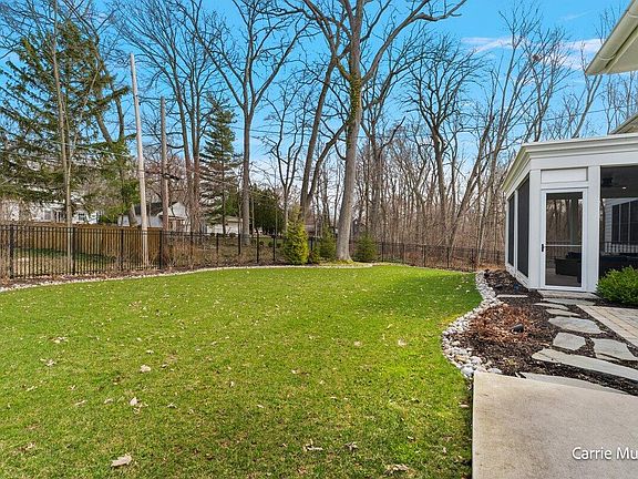 5th image of 2725 Beechwood Dr SE