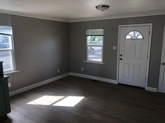 Living room/Front door