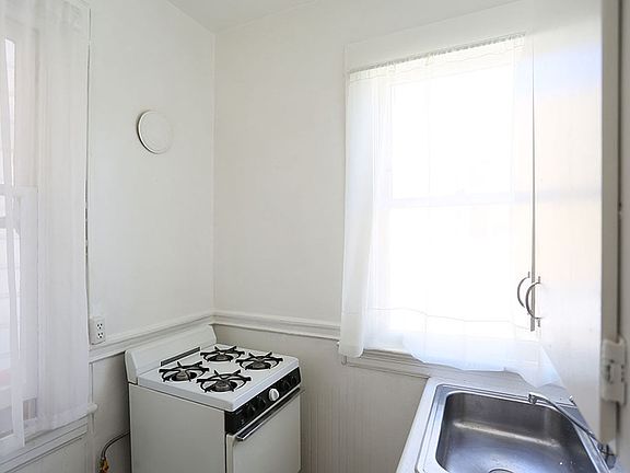 4th image of 2230 Mission St APT 9