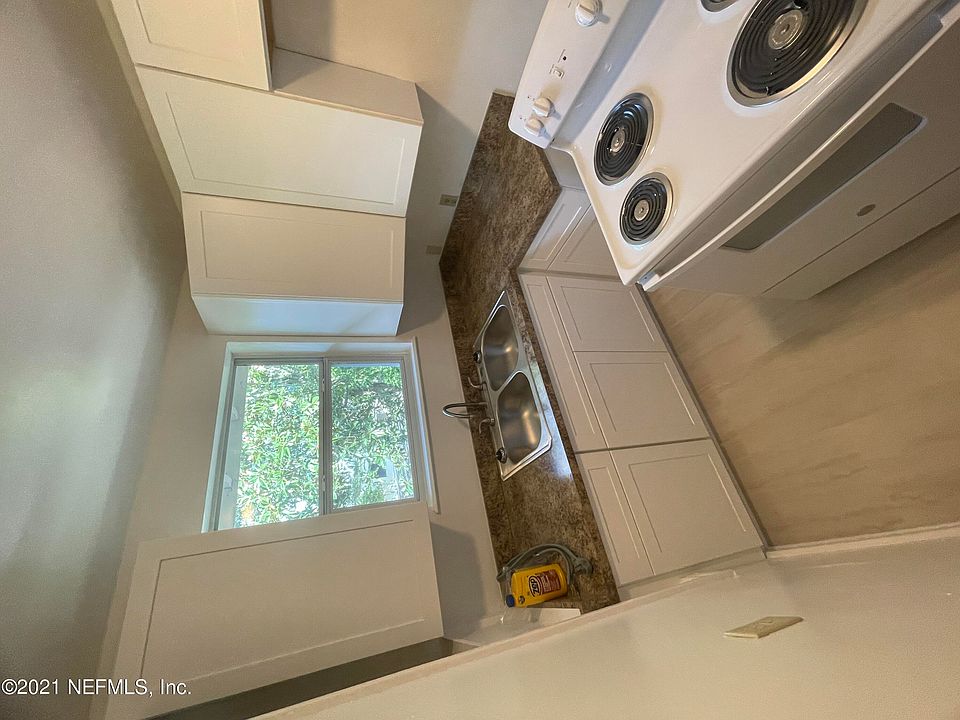 1st image of 3121 Belden St #4