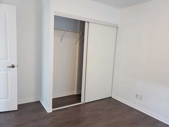 3rd image of 35 Bastion St #909