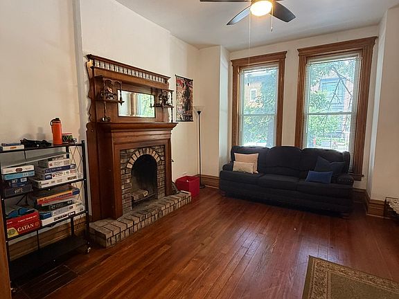 3rd image of 1107 W Wrightwood Ave #1