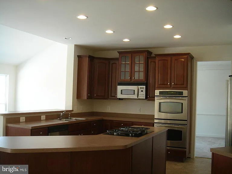 11225 Suffolk Dr — Photo 11
