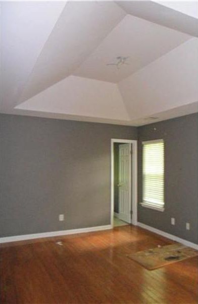 2nd image of 441 Warren Ave