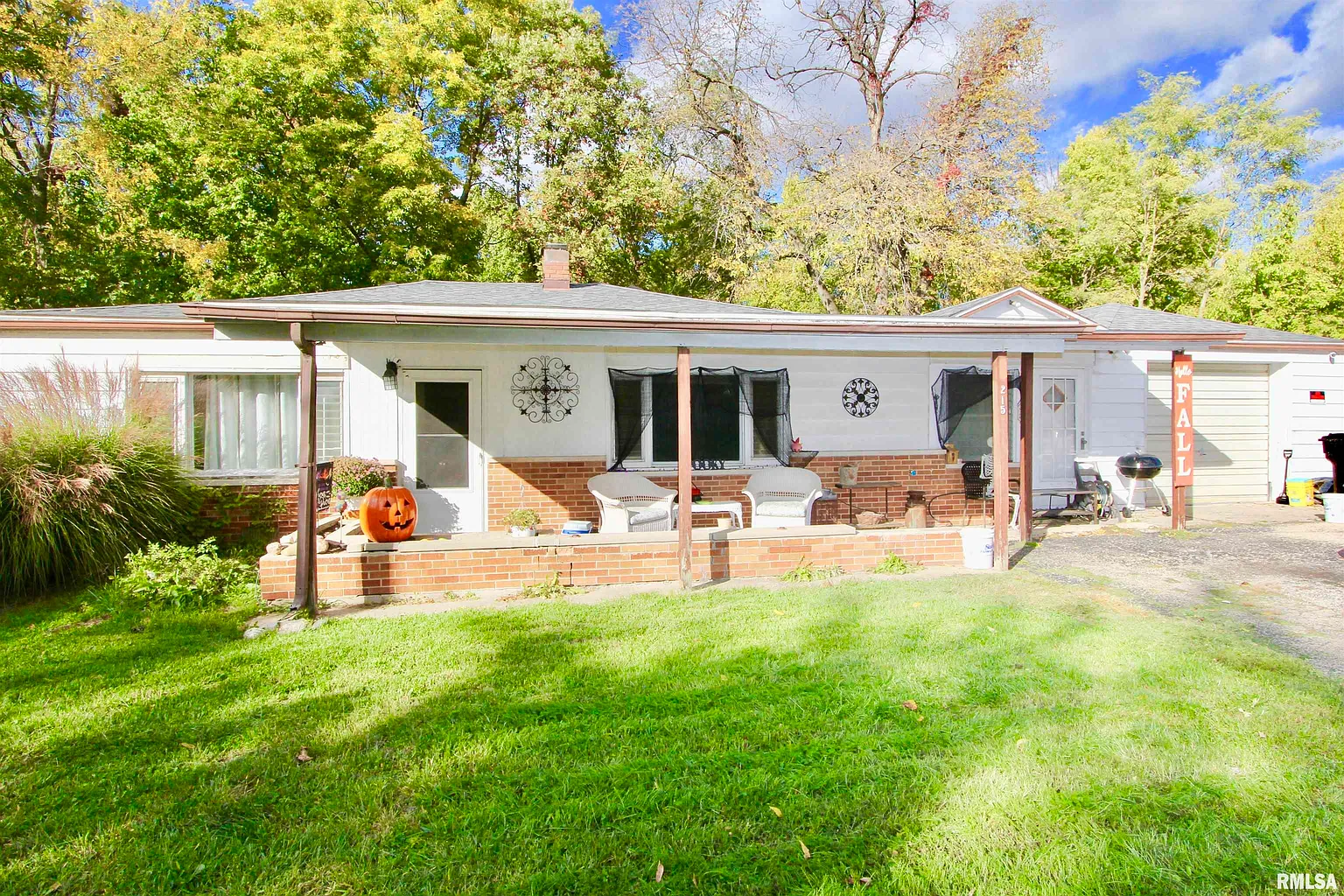 215 Duever Ln photo 1