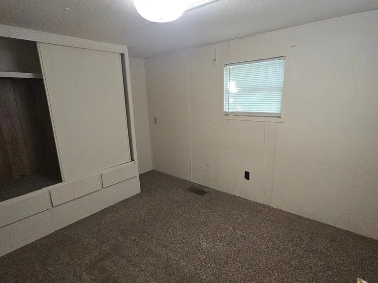 93 Oakwood Cir #8 — Photo 5