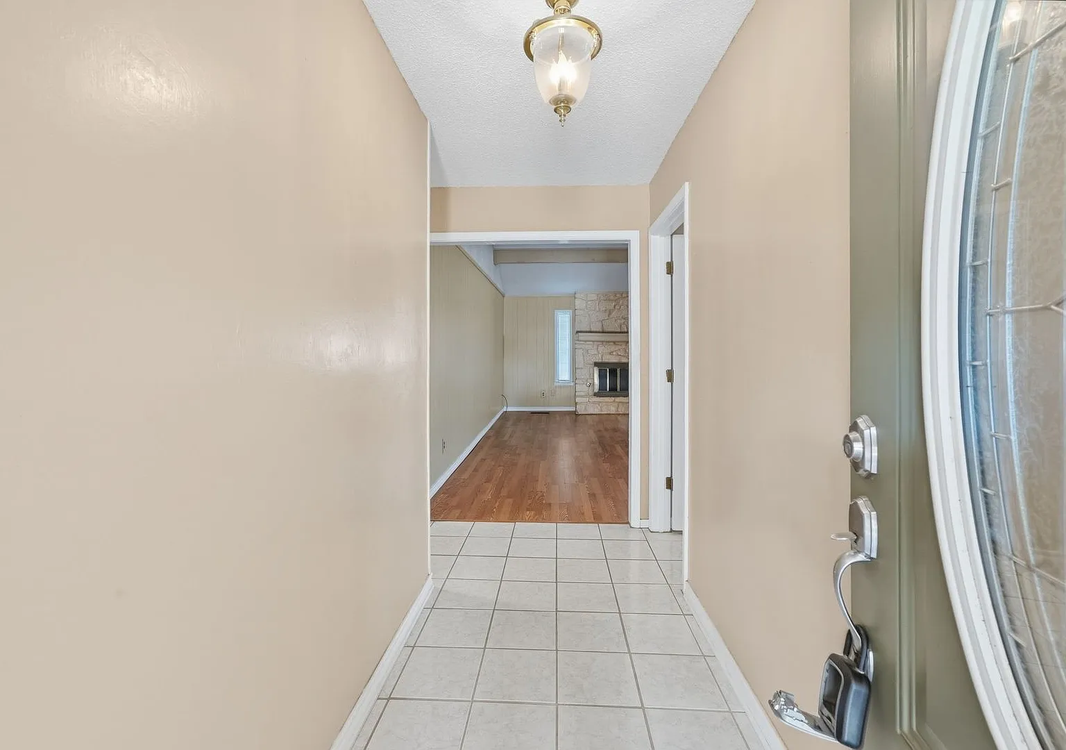 Charming 3 bed, 2 bath home in desirable Indian Springs area — Photo 4