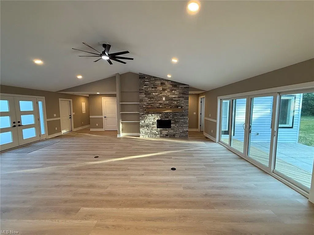 4 bed, 3100 sqft, $6,000 — Photo 2