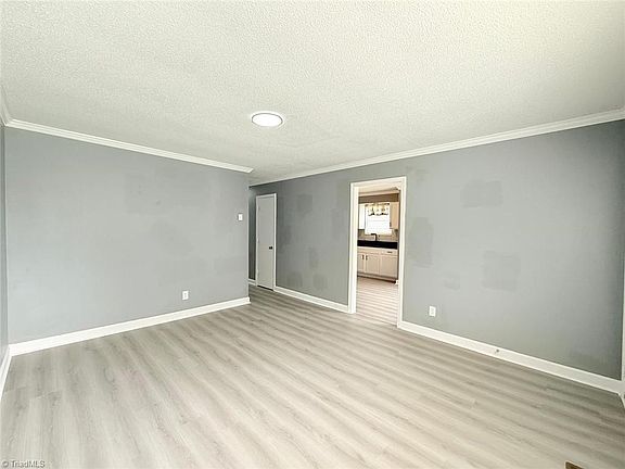 5th image of 609 Cross St