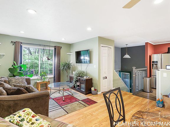 4th image of 11872 Barnard St