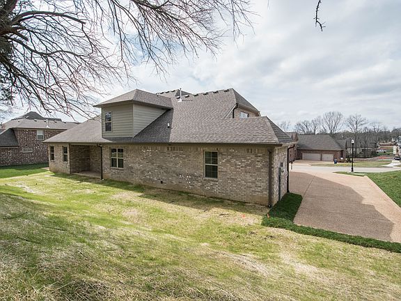 2nd image of 1084 Luxborough Dr