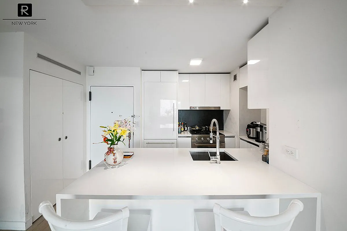 301 W 53rd St APT 13A photo 1