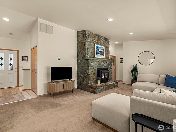 4th image of 3050 Pinehurst Place