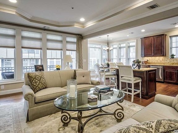 4th image of 530 Roosevelt Way #48205