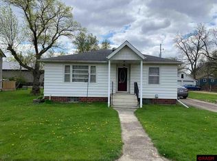 412 W Humphrey St, Lake Crystal, MN 56055