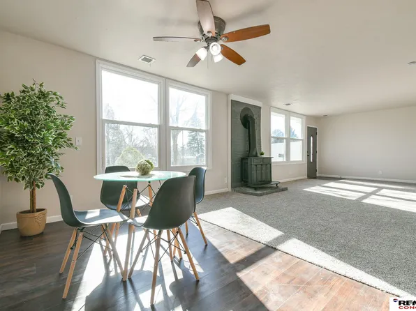 8072 Grand Ave, Omaha, NE 68134