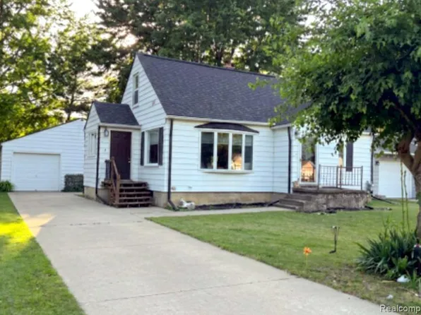 2273 Covert Rd, Burton, MI 48509