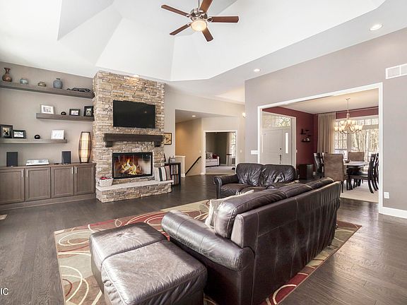 3rd image of 6296 Baywater Ln