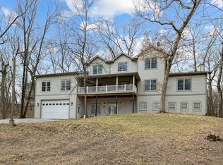122 Lincolnwood Ct, Spring Grove, IL 60081