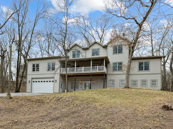 122 Lincolnwood Ct, Spring Grove, IL 60081