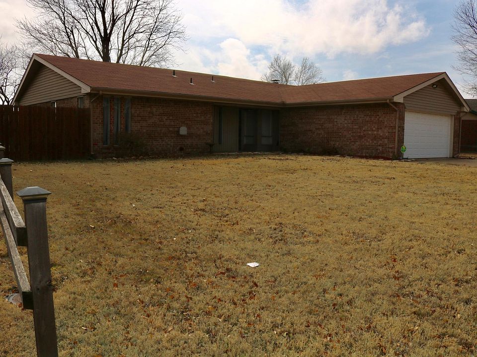 1st image of 740 Wood Hollow Ln