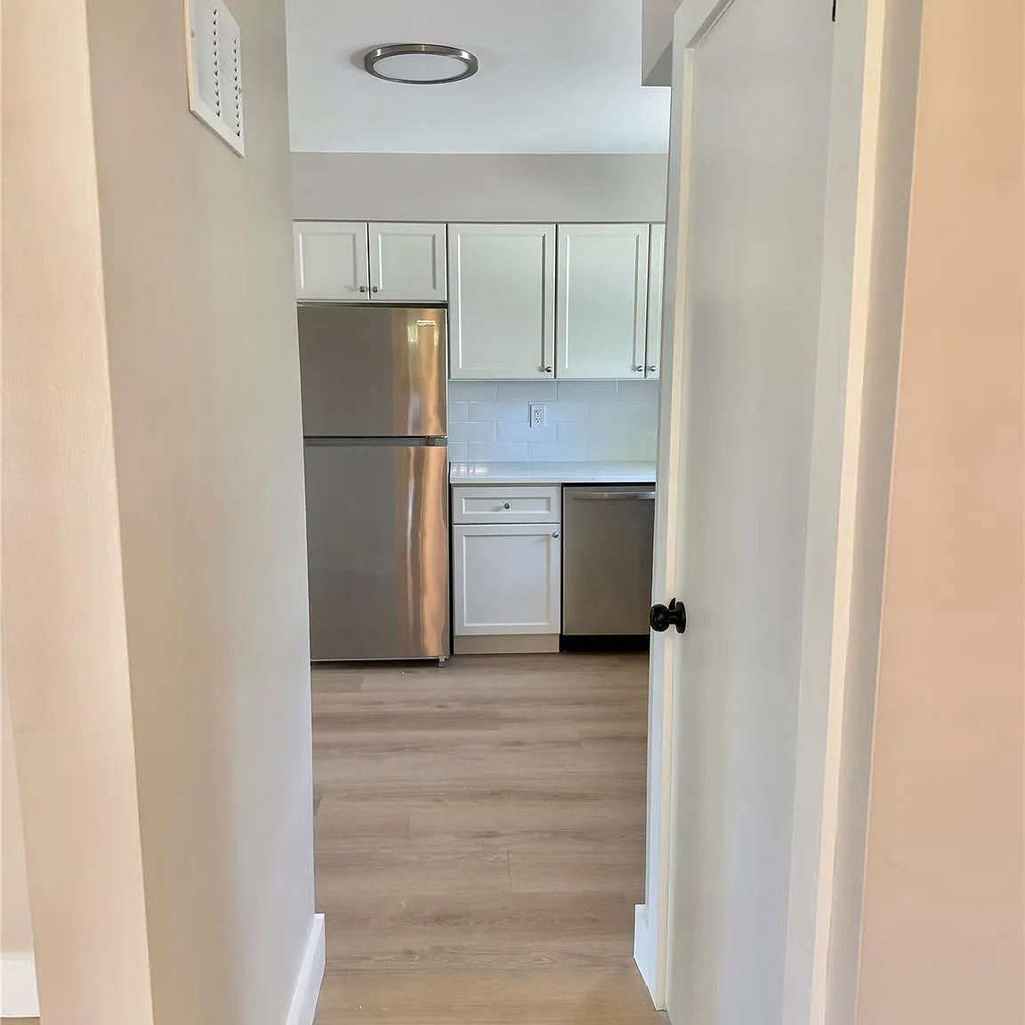 3 bed, 2.0 bath, 1700 sqft, $4,500 — Photo 4