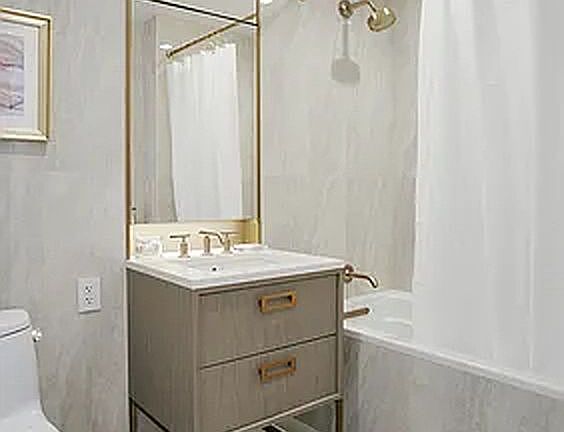 5th image of 3 Court Sq APT 5701