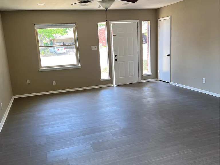 4725 S Fulton Ct — Photo 3