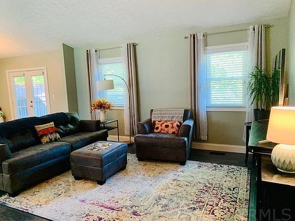 3rd image of 711 N Paddington Way