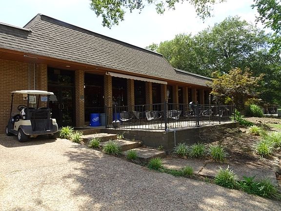 2nd image of 701 Foxwood Dr