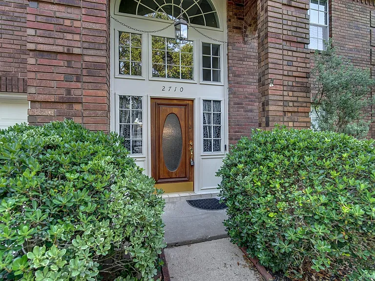 2710 Double Lake Dr — Photo 5