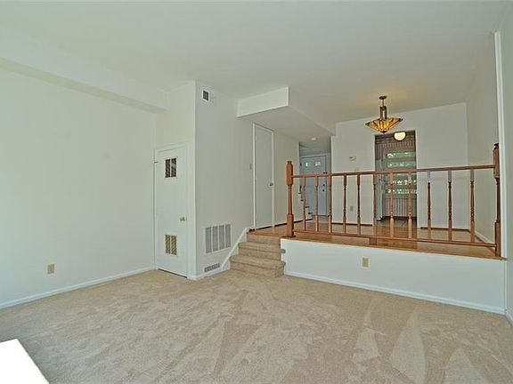 3rd image of 713 Pennsbury Blvd