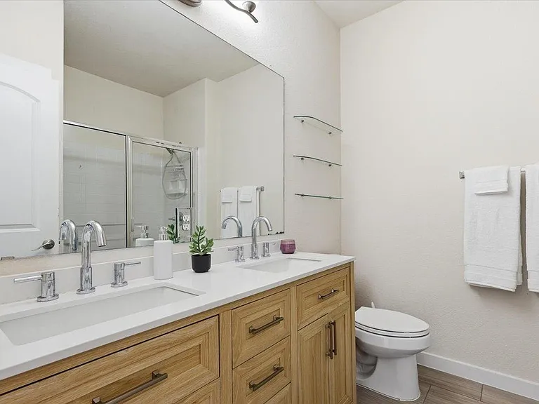13420 Lyndhurst St #807 — Photo 16