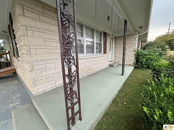 3rd image of 403 Oakland St