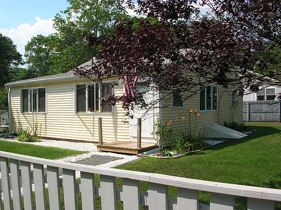 5th image of 32 Buzzards Bay Dr